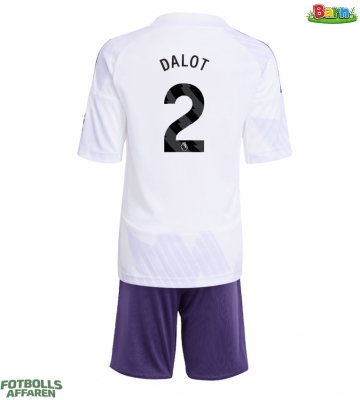 Manchester United Diogo Dalot #2 Bortaställ Barn 2025-26 Kortärmad (+ Korta byxor)